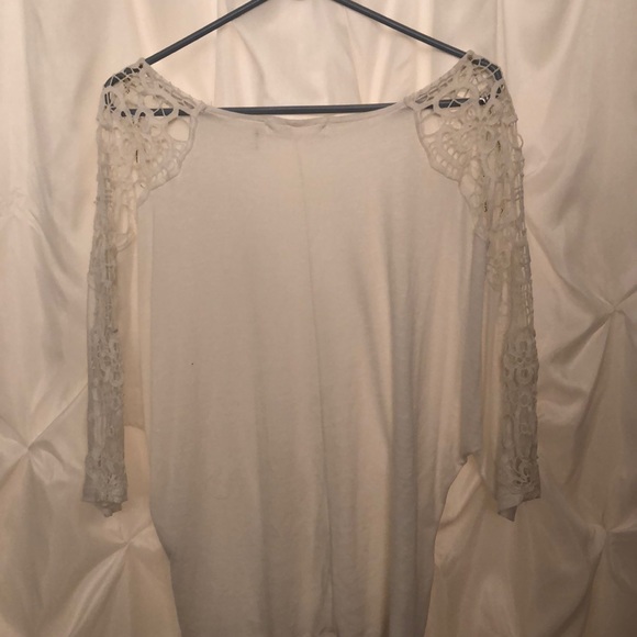 White top - Picture 2 of 2